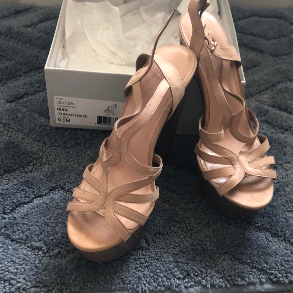Jessica Simpson platform - Picture 2 of 3